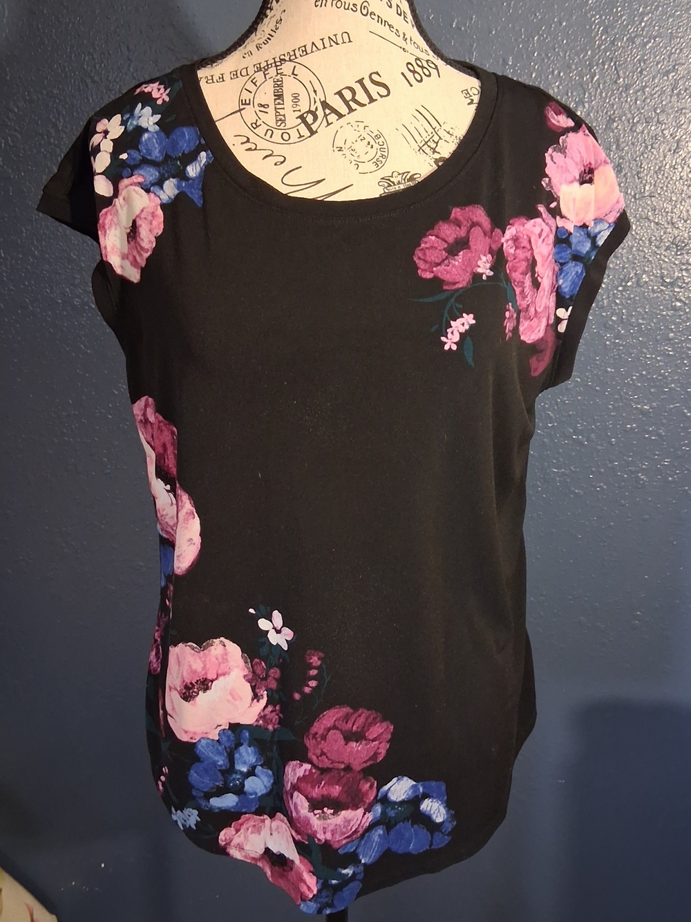 Elle Black Short-Sleeve Floral Tee with Pink and Blue Accents Large